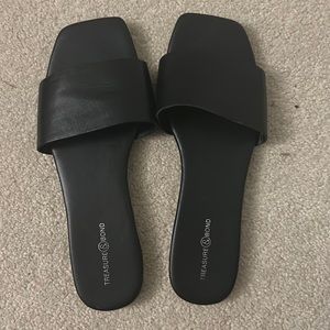 Treasure & Bond sandal